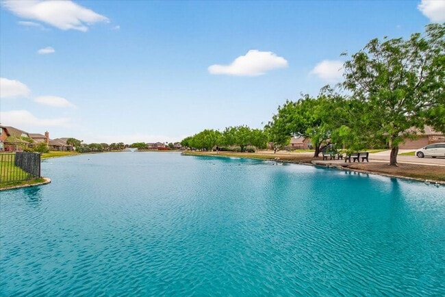 Building Photo - 8121 Cattlemen Dr