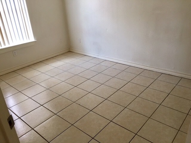 Building Photo - 1811 Aruba Dr