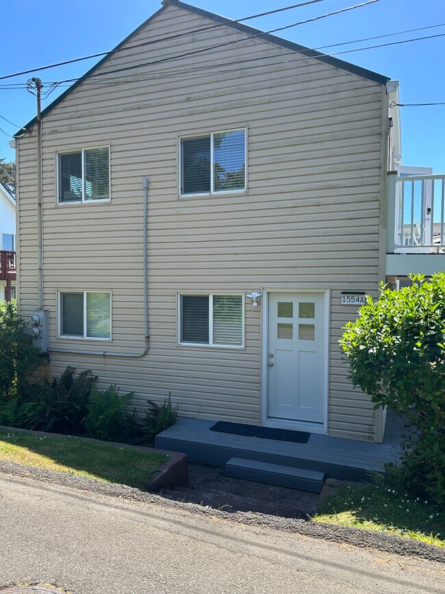 Entrance to unit A (the one for rent) - 1554 NW 35th Pl