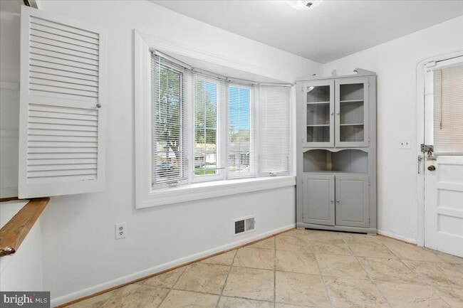 Building Photo - 7201 Fairfield Ct