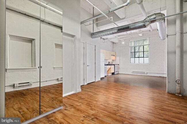 Building Photo - 412 S 13th St