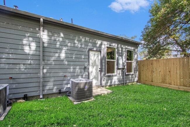 Building Photo - 3652 Seabrook St