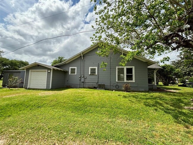 Building Photo - 716 Olive St
