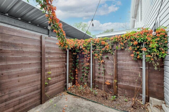 Building Photo - 1904 Goodrich Ave