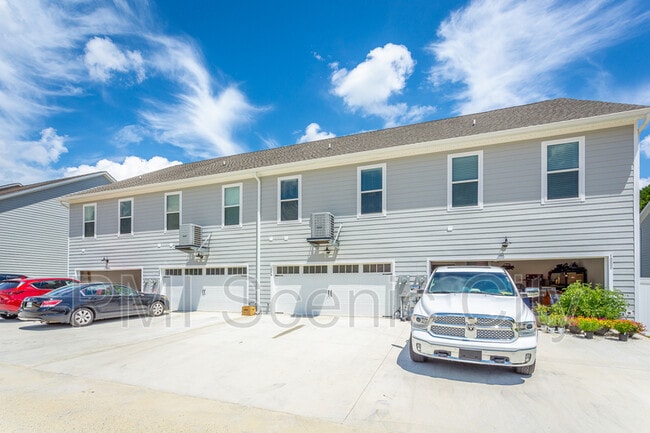 Building Photo - 1886 Young Rd SE