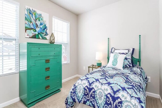 Building Photo - Immediate Occupancy Available!