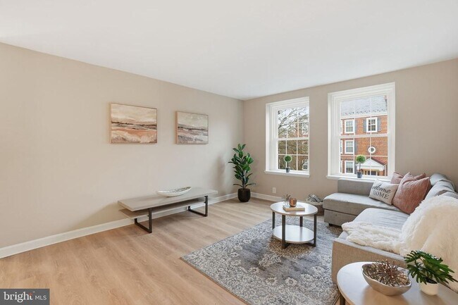 Building Photo - 3059 S Buchanan St