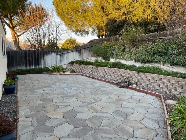 Building Photo - 1742 Shepherd Dr