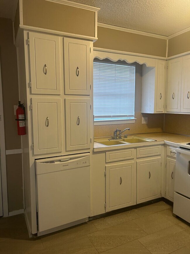 Building Photo - 5707 Sorenson St