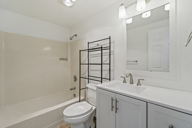 Building Photo - 503 Houser Way S