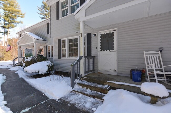 Building Photo - 3 Holly Ln