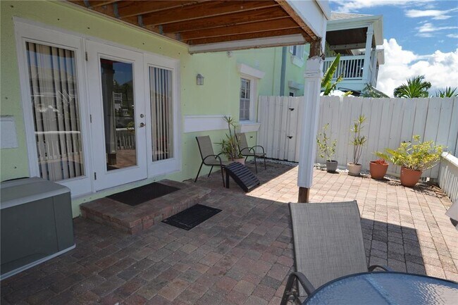 Building Photo - 5245 Coquina Key Dr SE
