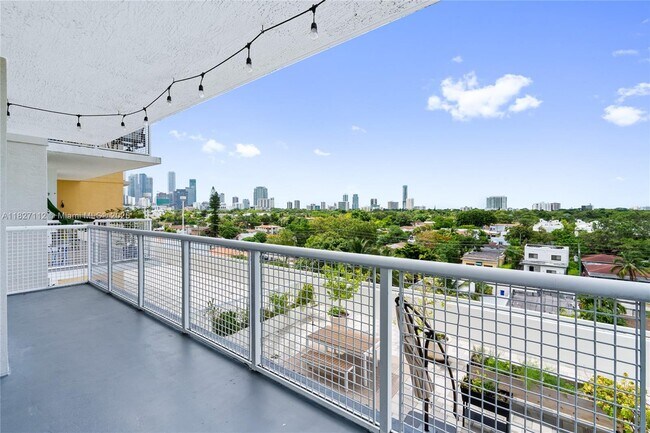 Building Photo - 900 SW 8th St