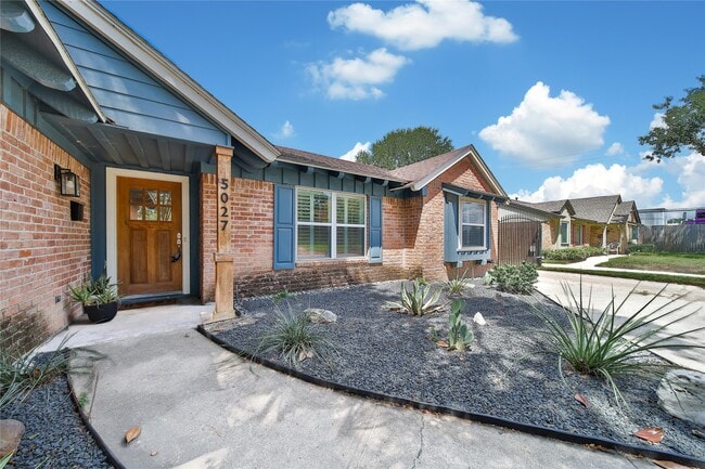 Building Photo - 5027 Twin Candle Dr