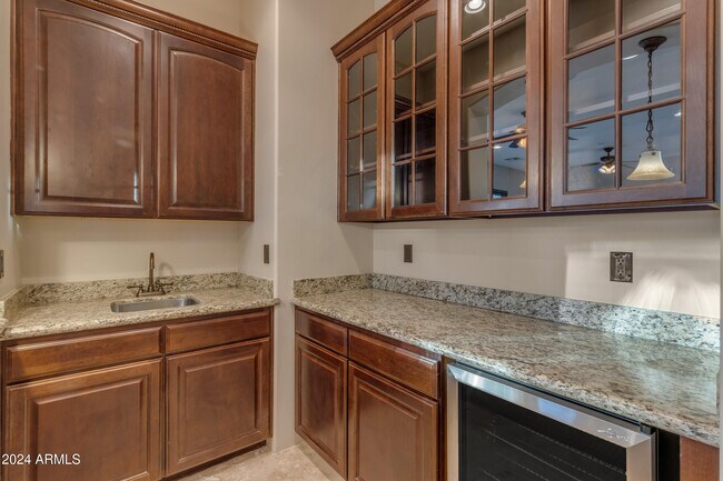 Building Photo - 2322 E Samantha Way
