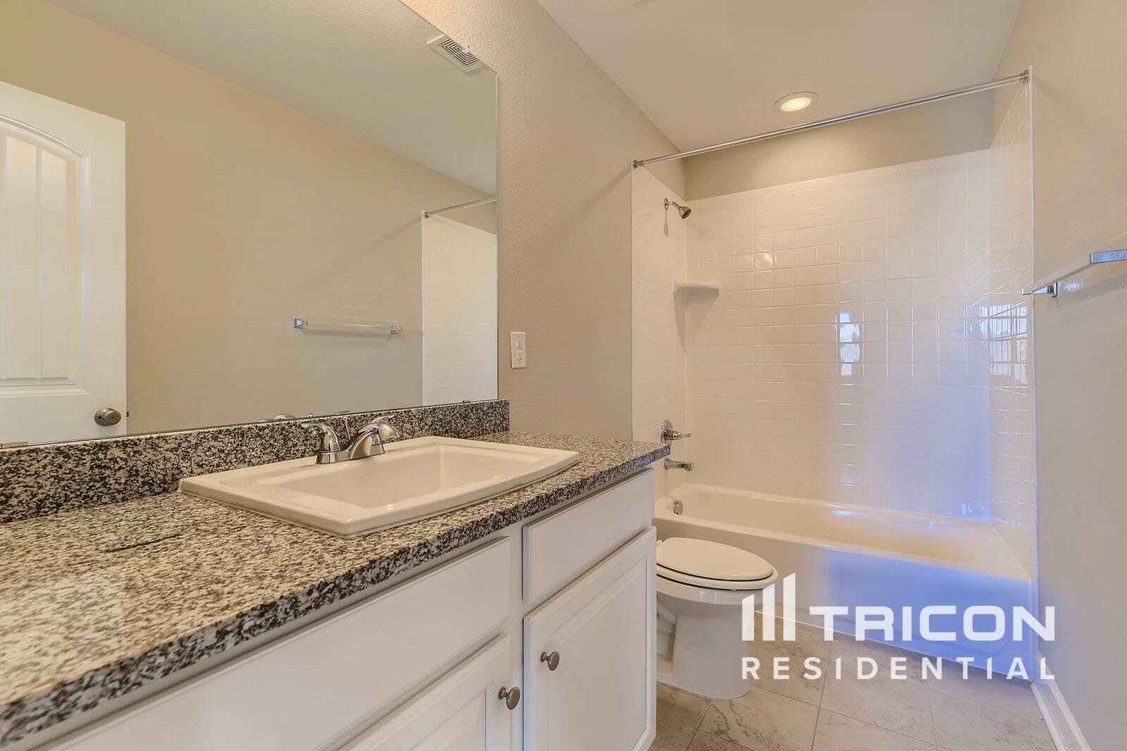 Building Photo - 7773 Oasis Dr