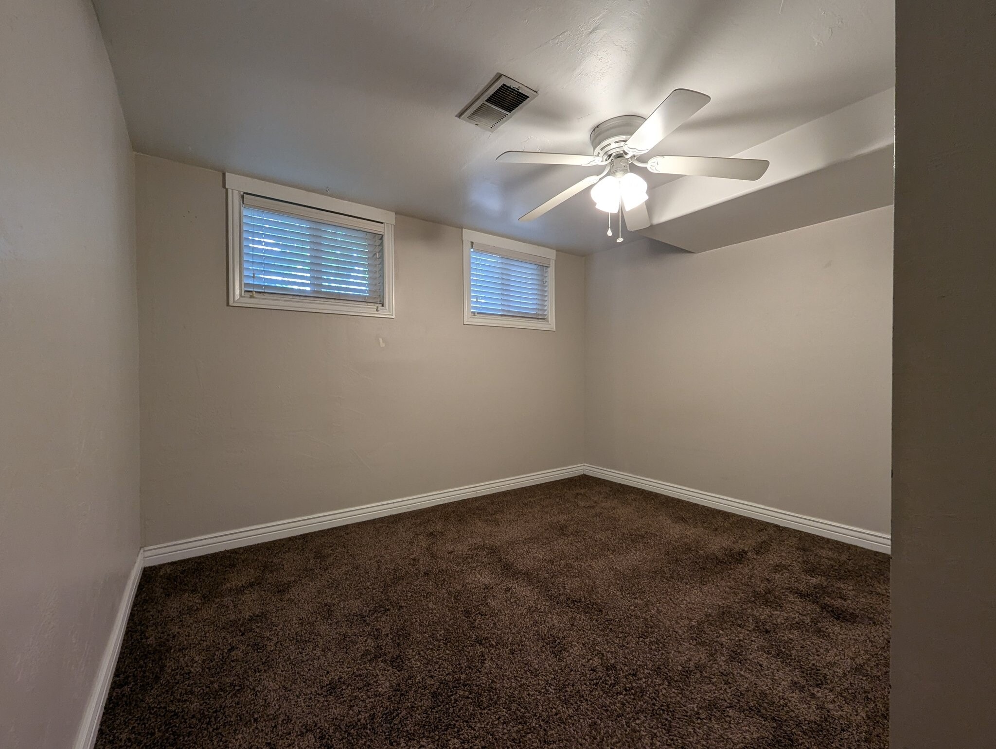 Building Photo - 2566 S 150 W