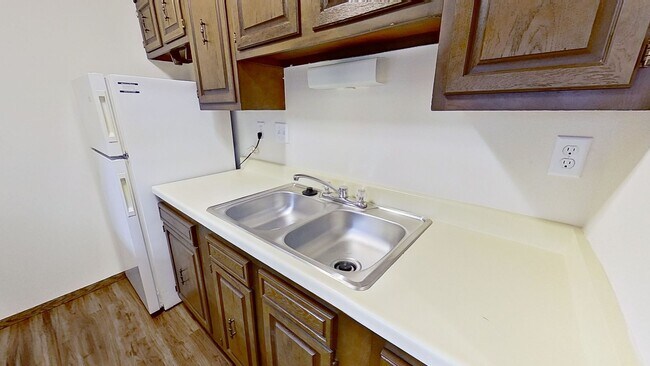 Building Photo - Upper Studio apartment Available