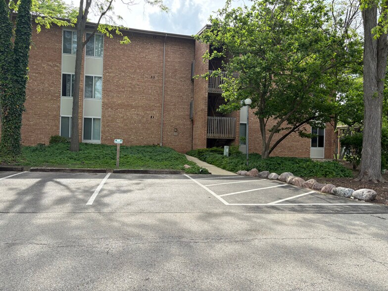 Building Photo - 6018 ELake Dr