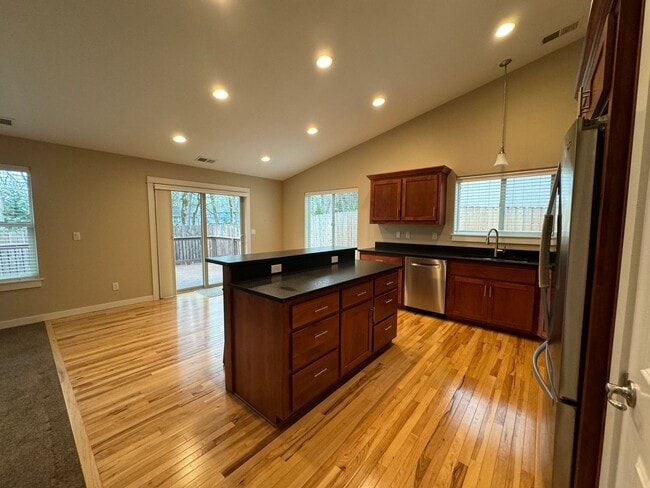 Building Photo - Well maintained, updated 3 bedroom home in quiet neighborhood