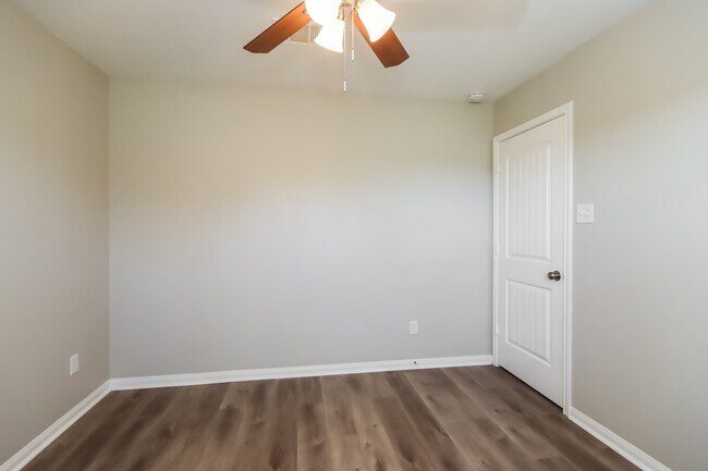 Building Photo - 261 Kellyn Ct