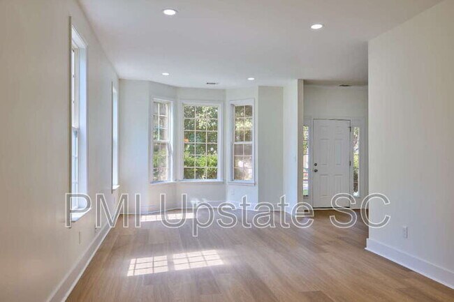 Building Photo - 307 Woodruff Lake Way