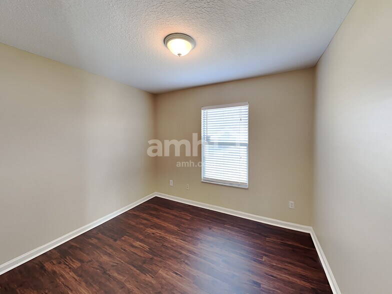 Building Photo - 3206 Chantilly Ct