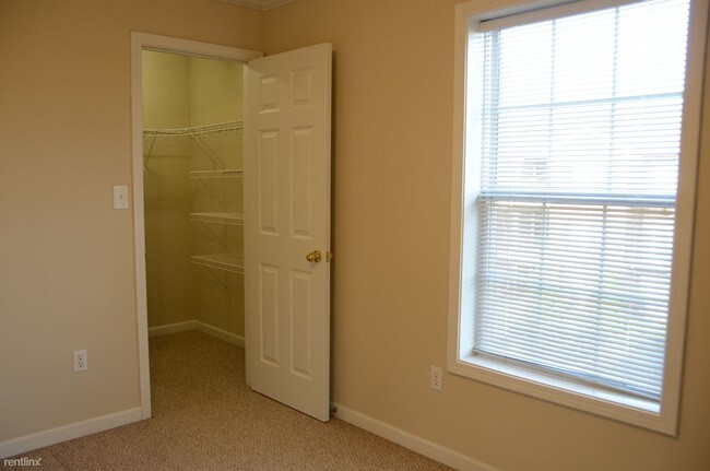 Building Photo - 1013 Shive Ln