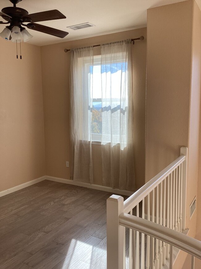 Building Photo - MOVE IN SPECIAL - 1/2 OFF THE 1ST MONTH RE...