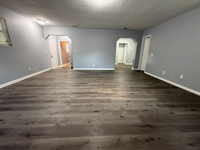 Building Photo - 2739 King Cole Dr