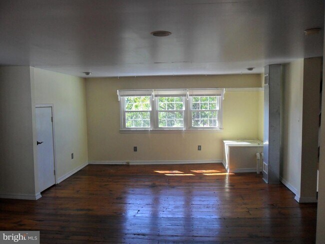 Building Photo - 120 Delaware St