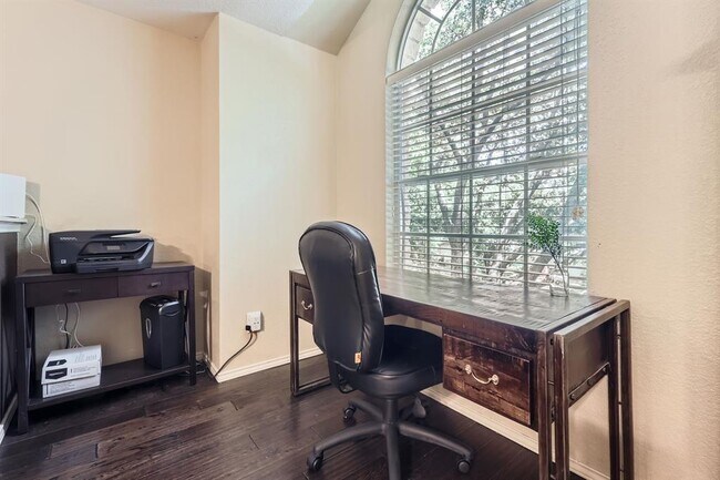 Building Photo - 1125 Strickland Dr