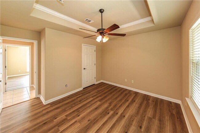 Building Photo - 10 Sonata Cir