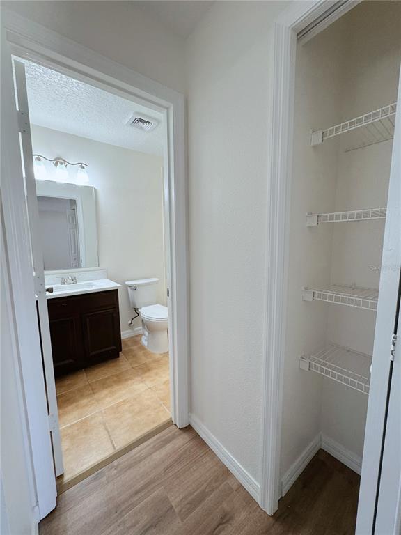 Building Photo - 760 Cresting Oak Cir