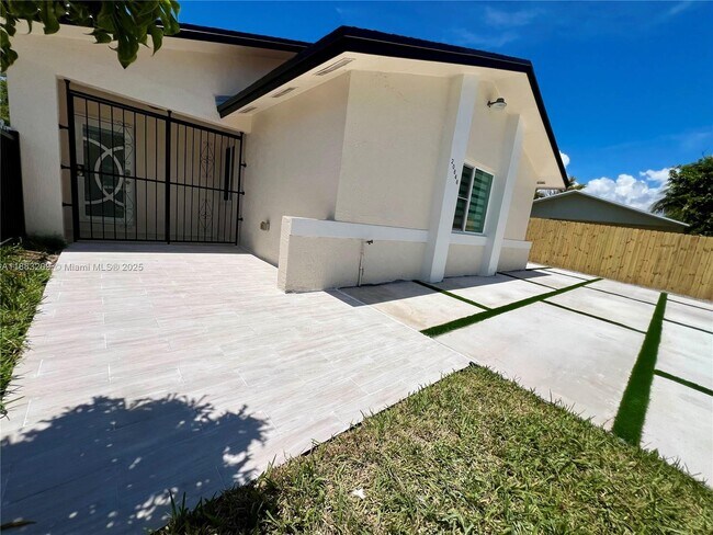 Building Photo - 20848 SW 118th Ave