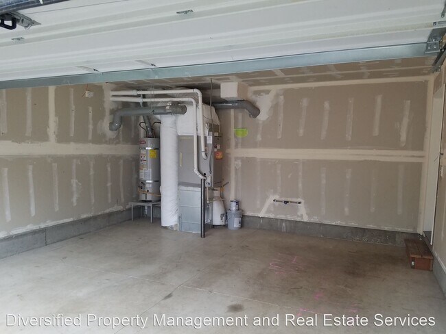 Building Photo - 4159 Thoroughbred Ave SE