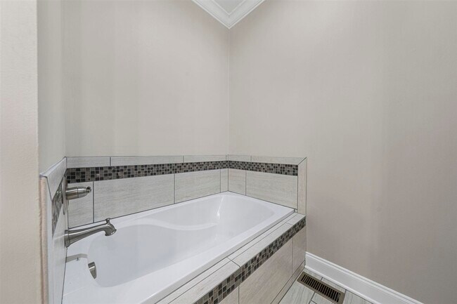 Building Photo - 457 Adalynn Cir