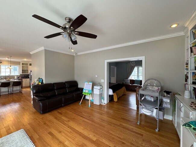 Building Photo - Waltham 3 bed 2.5 Bath