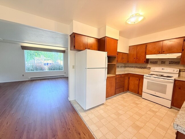 Building Photo - Update 2 Bedroom with Fenced Yard and Water/ Swear & Garbage Paid!