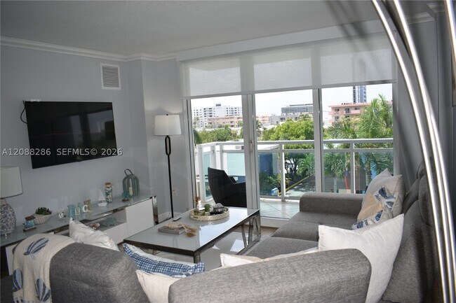 Building Photo - 6917 Collins Ave