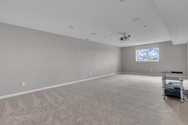 Building Photo - 2390 Glenvale Dr