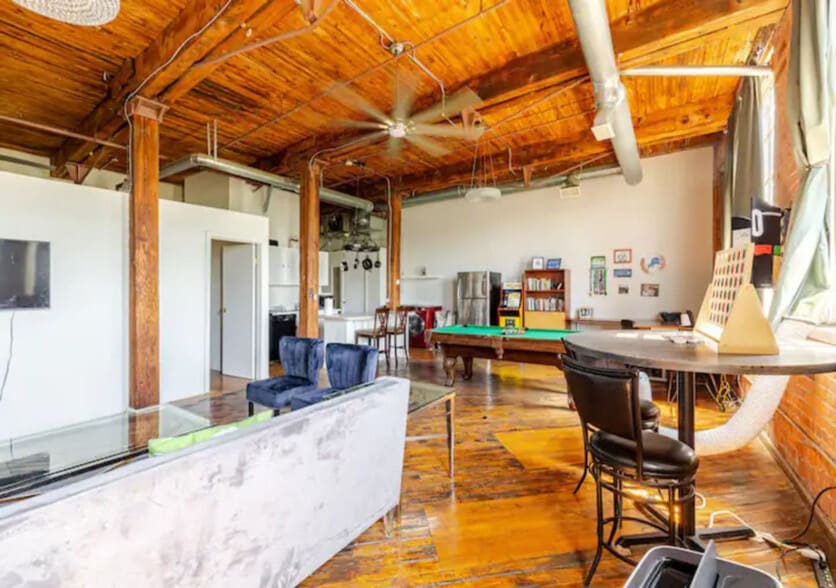 Building Photo - 226 Mt Elliott St