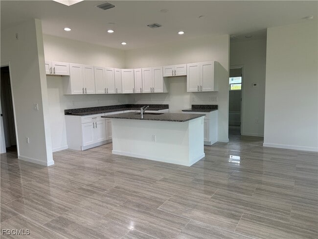 Building Photo - 1027 Eisenhower Blvd