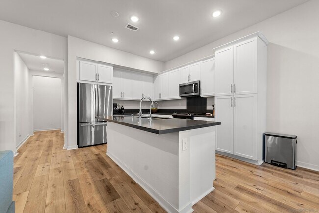Building Photo - 2055 Bravo Loop