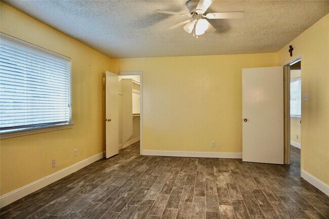 Building Photo - 10519 Sagetrail Dr