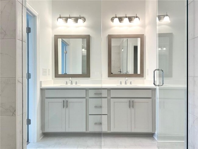 Building Photo - 3589 Myron Pl