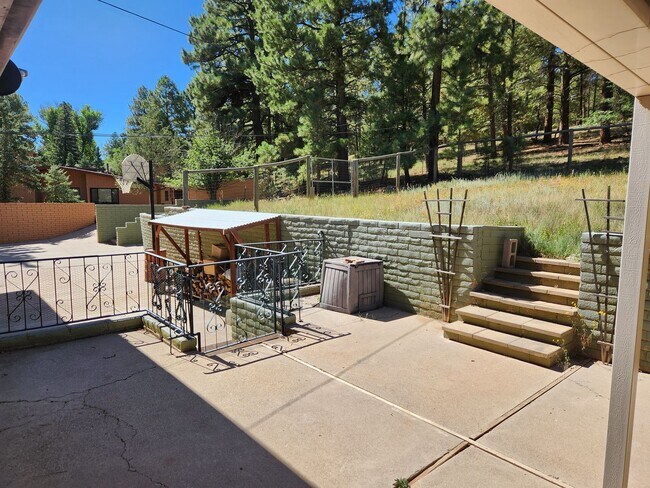 Building Photo - Awesome home in Paradise hills_Backing Buf...