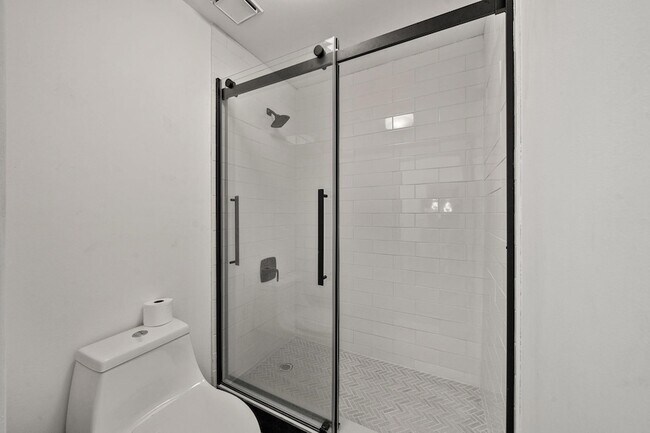 Building Photo - 465 Goldenwood Way