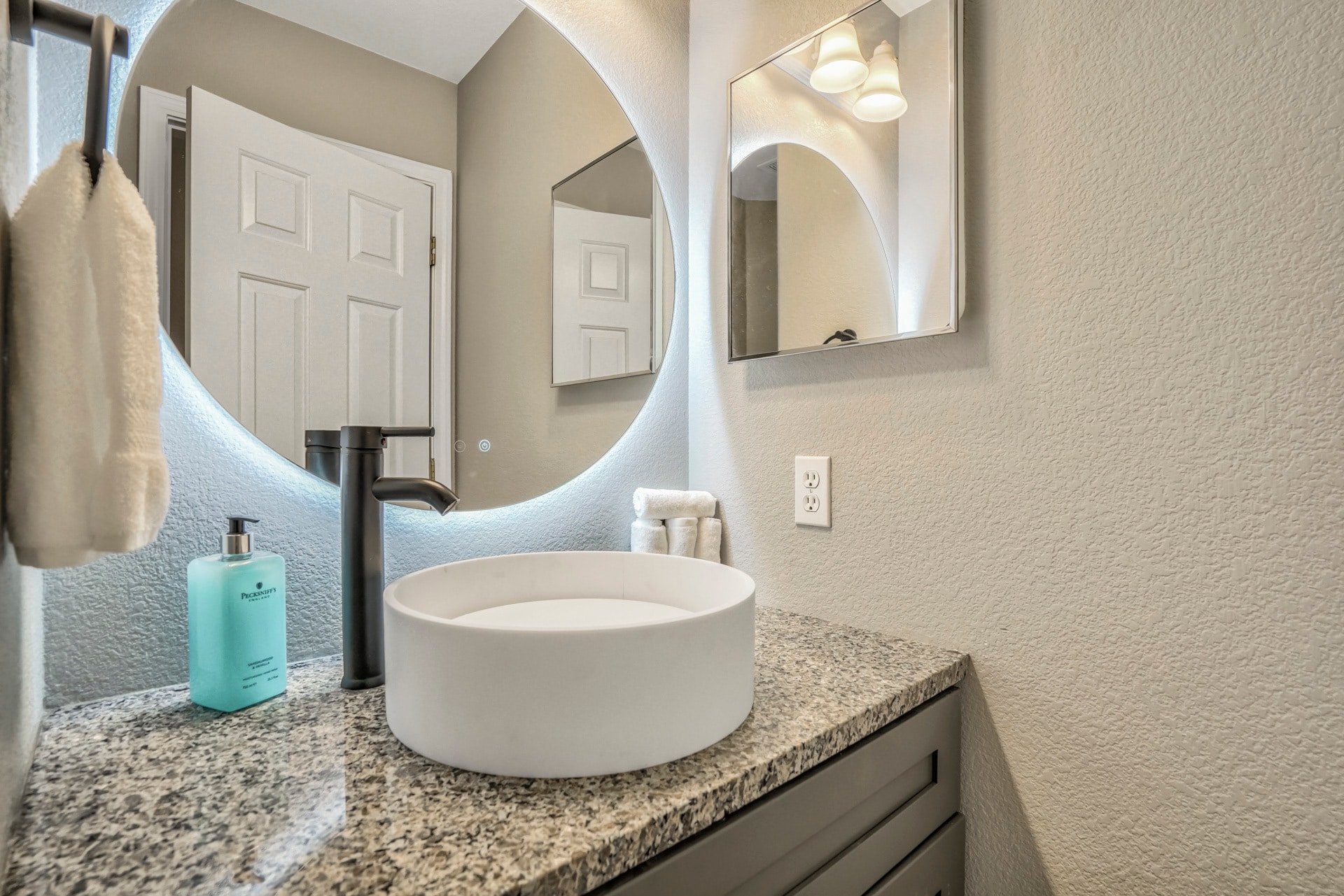 Main Floor 1/2ba - 1179 Westmoreland Rd