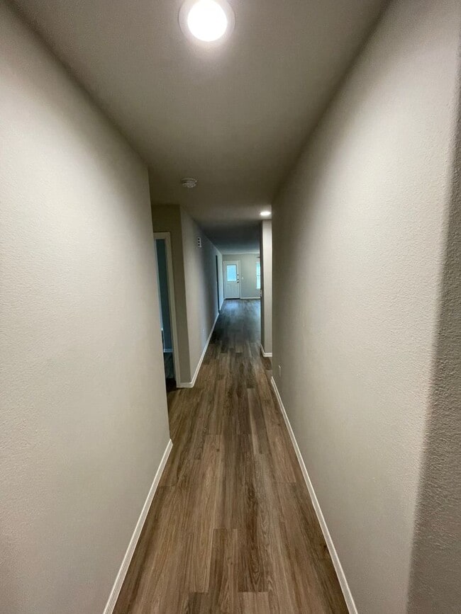 Building Photo - Preleasing Beautiful 4 Bedroom, 2 Bathroom Home in Conroe